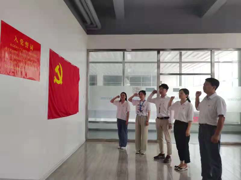 海潤檢測黨旗宣誓.jpg